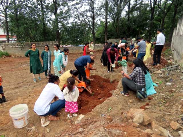 Plantation_Nature_walk_Pre-primary_students_parents_NHVPS_RR_nagar_branch_4