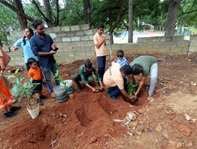Plantation_Nature_walk_Pre-primary_students_parents_NHVPS_RR_nagar_branch_5