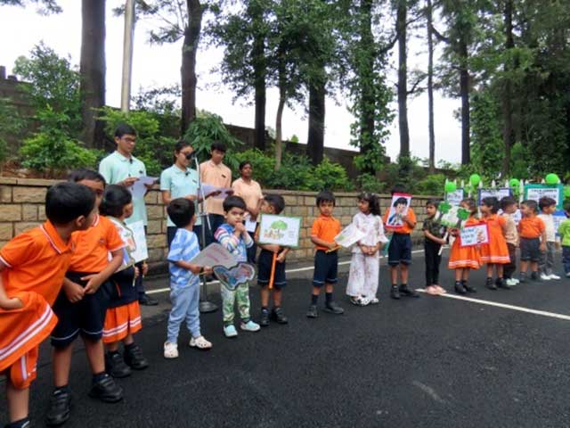 Plantation_Nature_walk_Pre-primary_students_parents_NHVPS_RR_nagar_branch_6